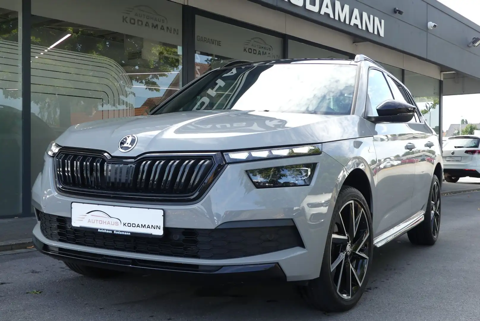 Skoda Kamiq Monte Carlo*Panorama*Tempomat*18"*CarPlay Grijs - 1
