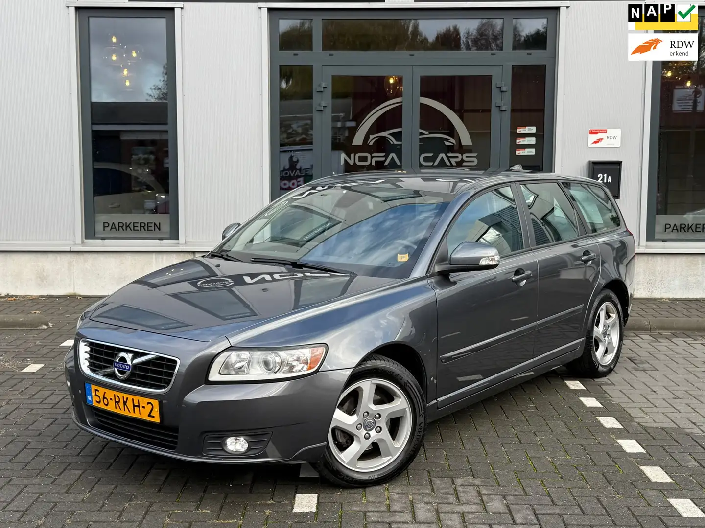 Volvo V50 2.0 Business Pro Edition|Leer|Nap|Trekhaak|Navi Grijs - 1