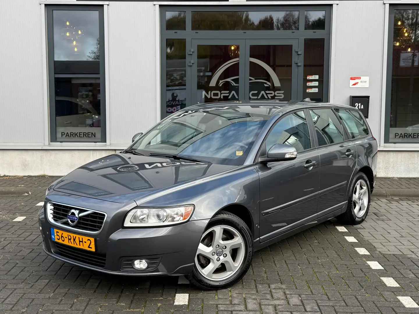Volvo V50 2.0 Business Pro Edition|Leer|Nap|Trekhaak|Navi Gris - 1