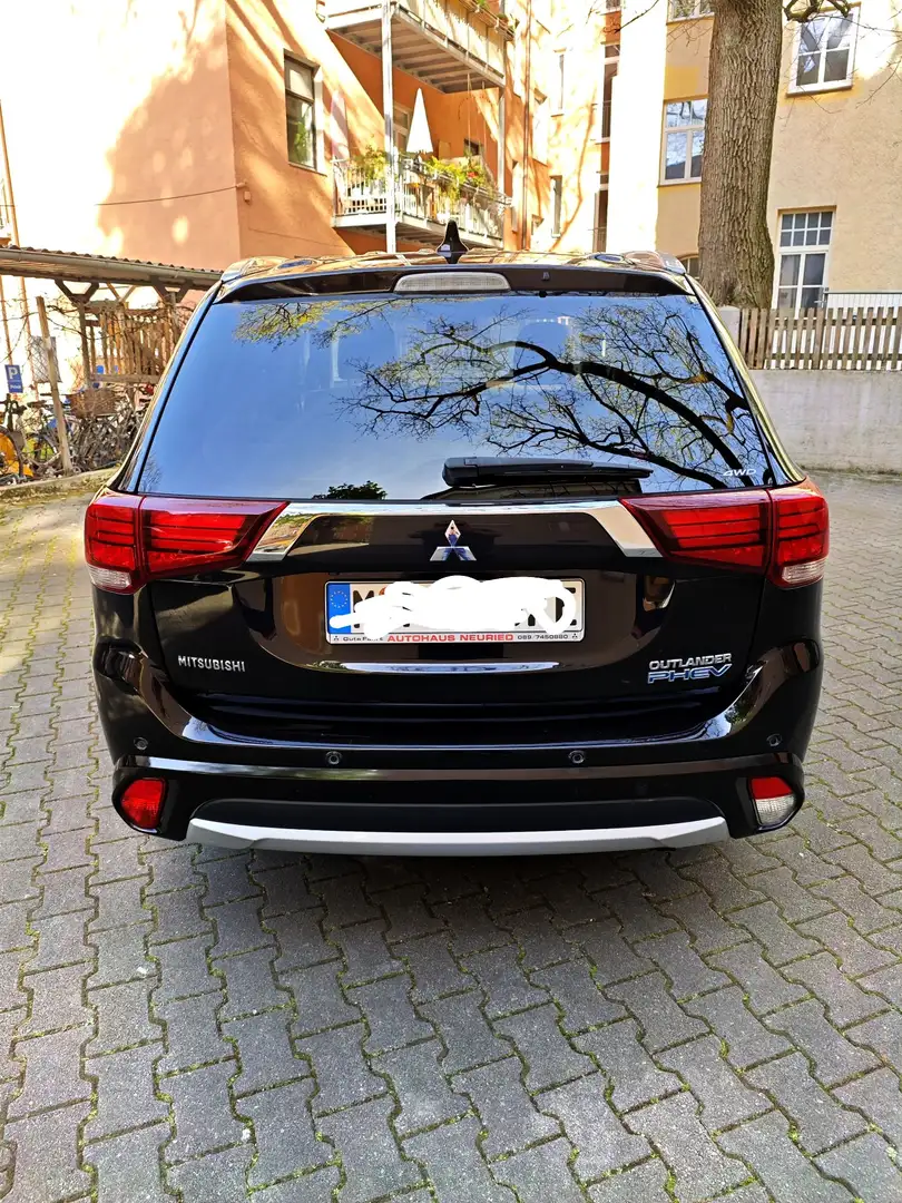 Mitsubishi Outlander 2.0 4WD Plug-In Hybrid Plus - 2