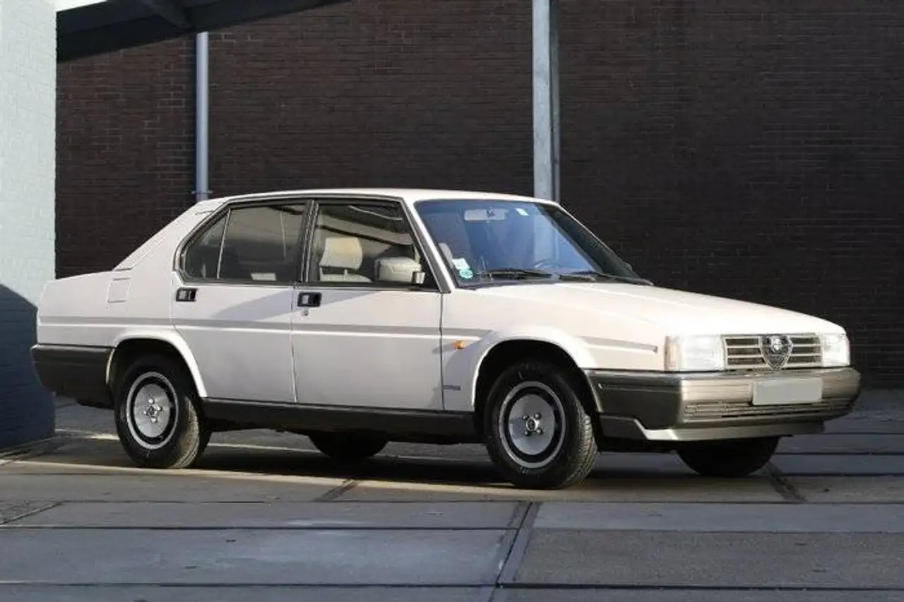 Alfa Romeo 90 2.0 Iniezione, foto 8
