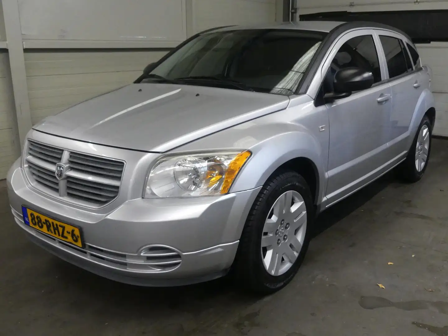 Dodge Caliber 2.0 Raw - Airco - Mooie auto! Grijs - 1
