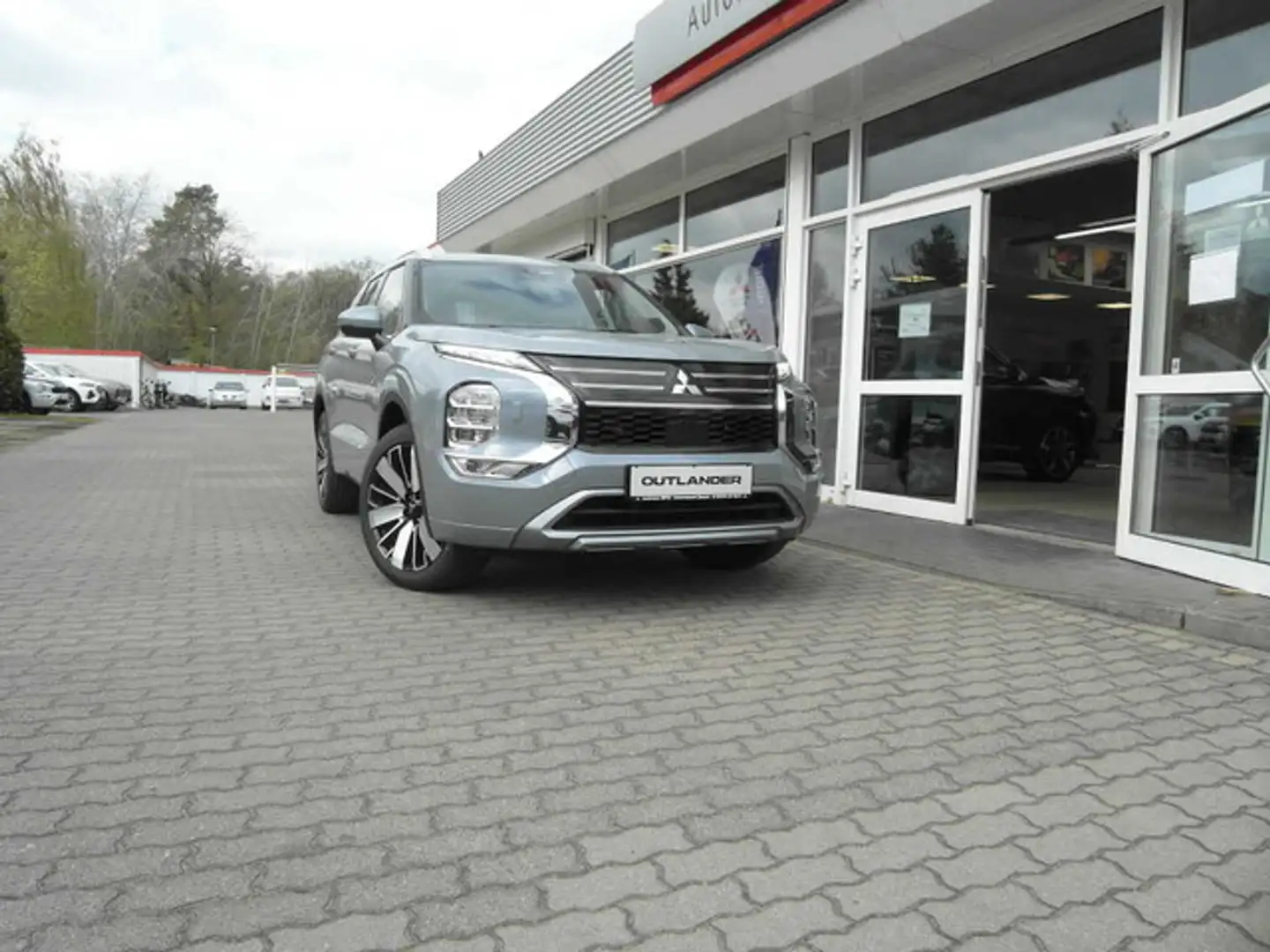 Mitsubishi Plug-in Hybrid Outlander Intro Gris - 2