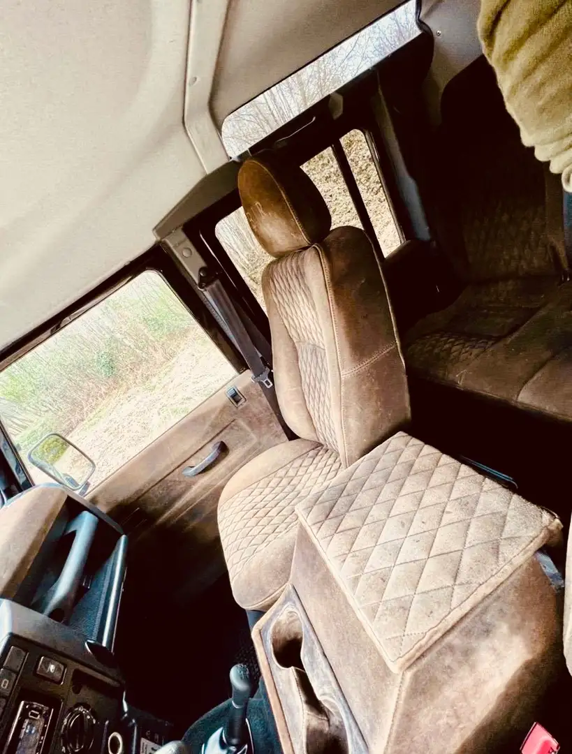 Land Rover Defender 110 Grün - 2