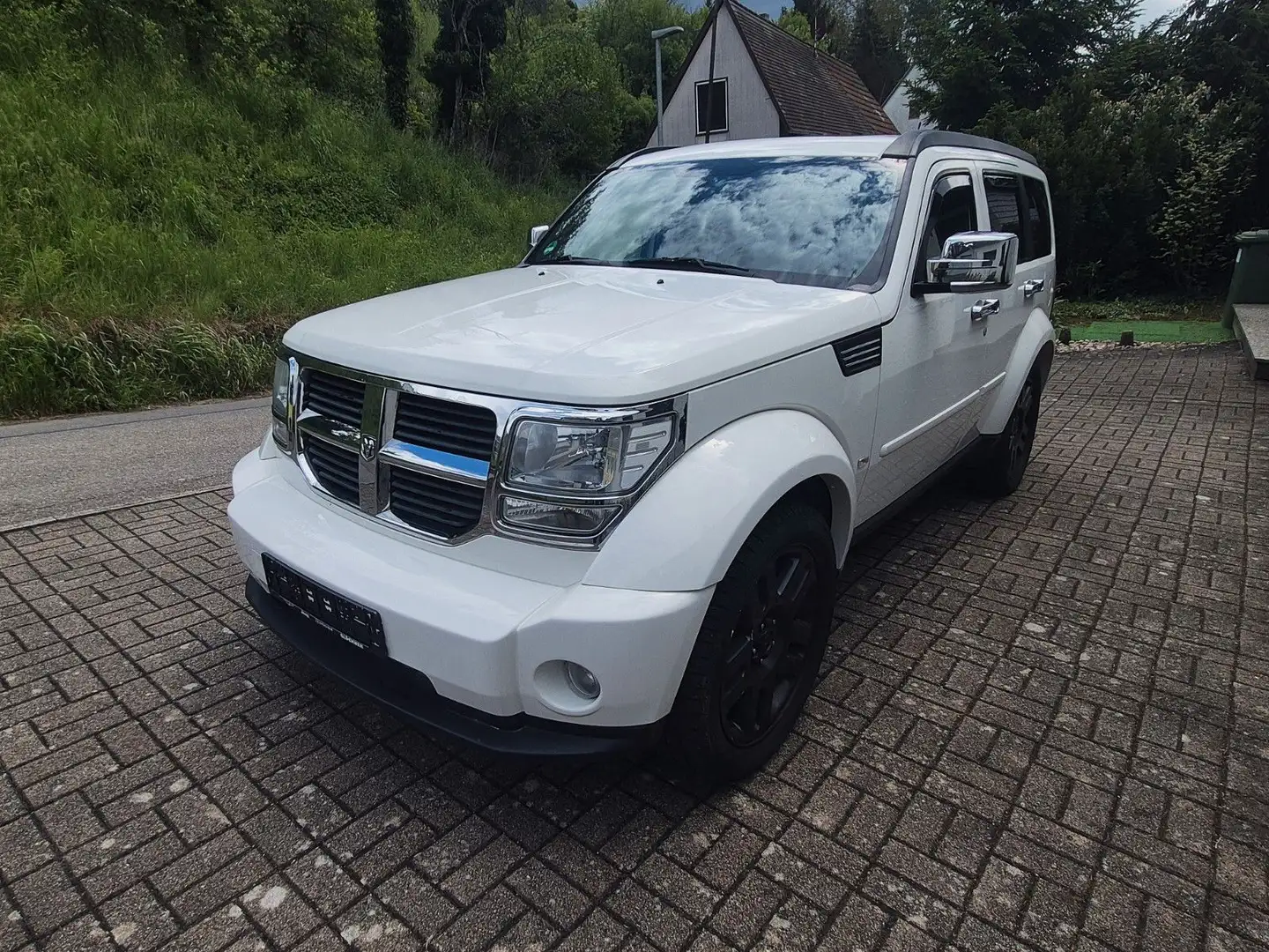 Dodge Nitro SXT Weiß - 2