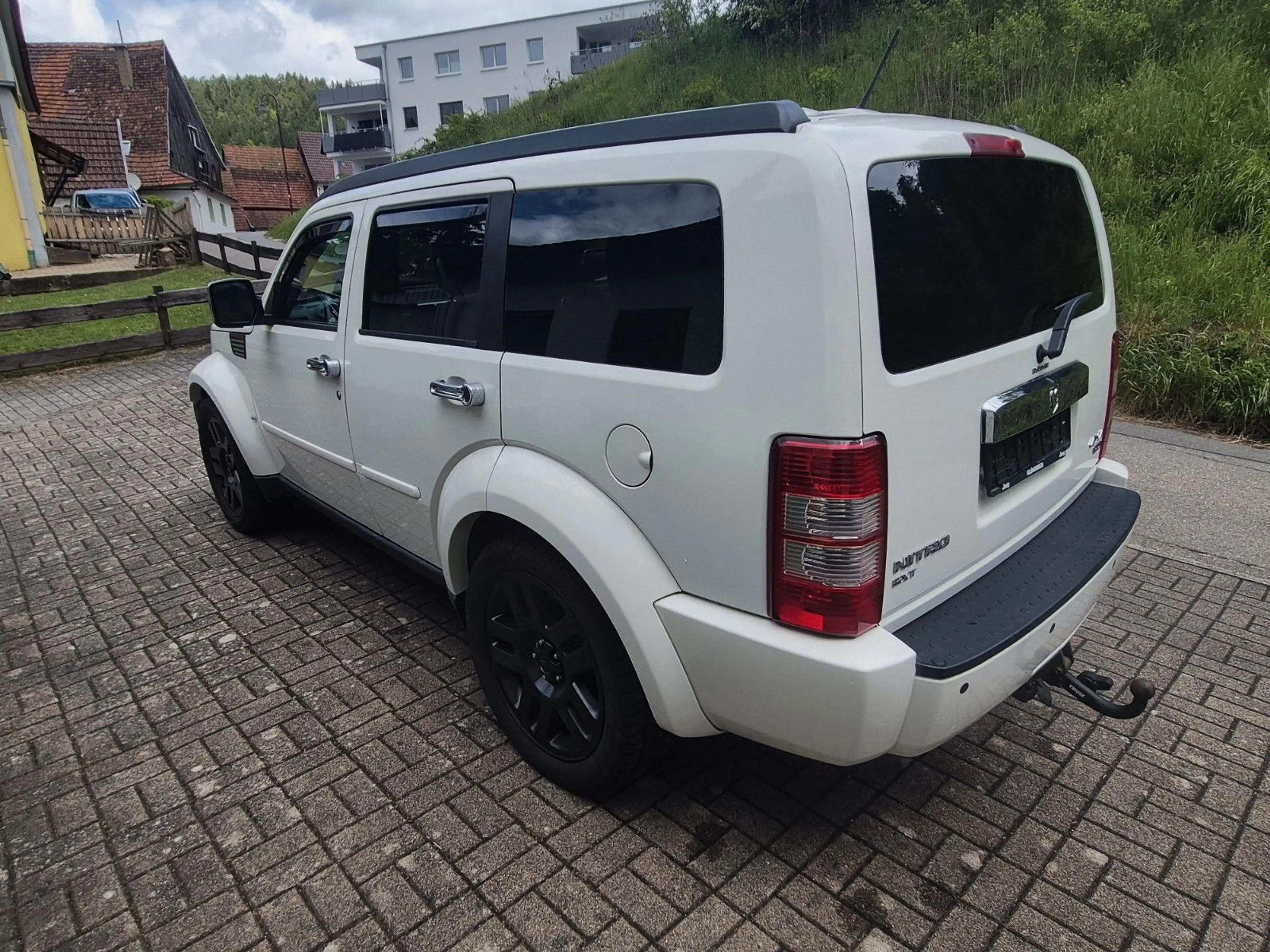 Dodge Nitro SXT — photo 3