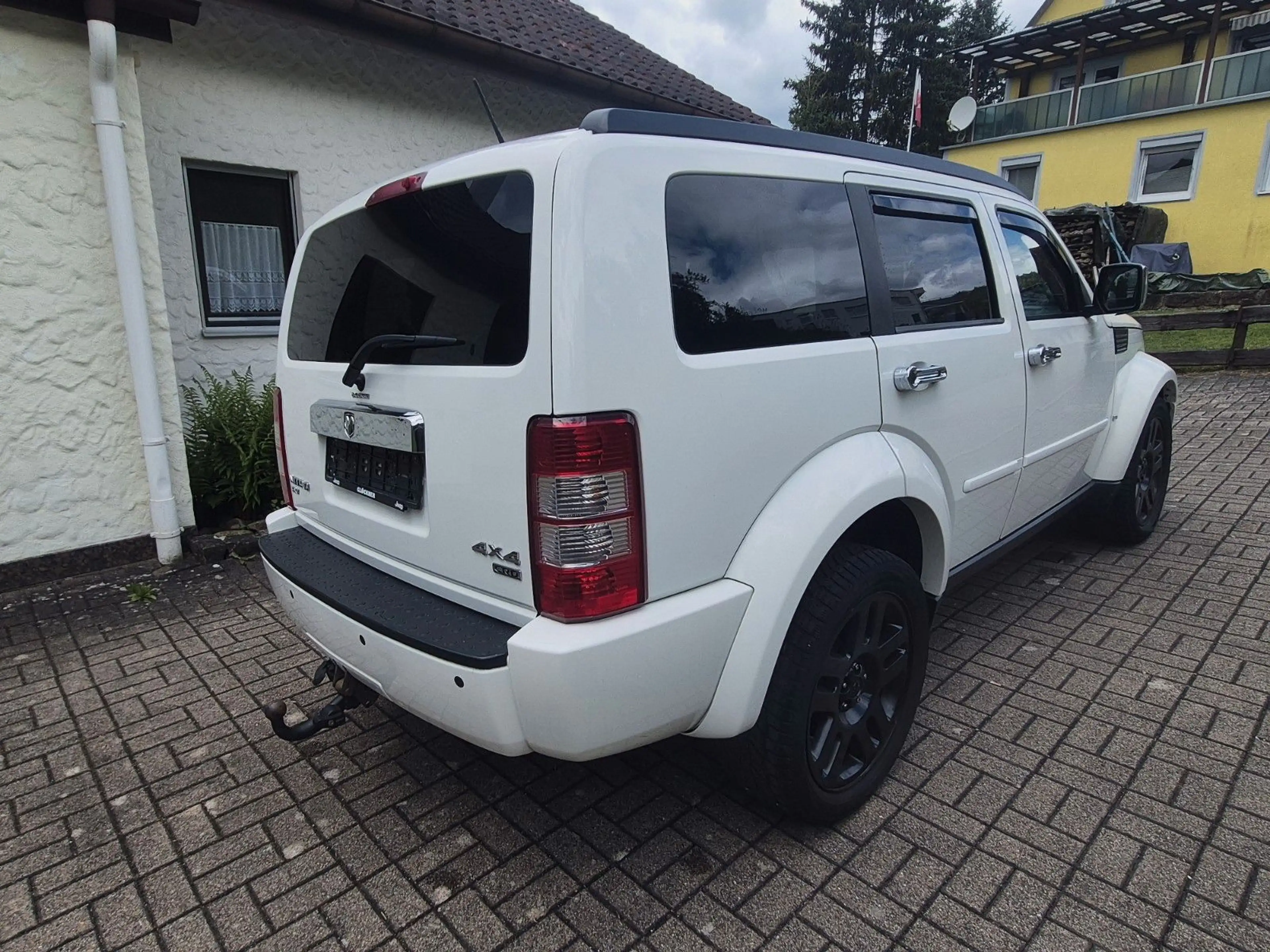 Dodge Nitro SXT — photo 4