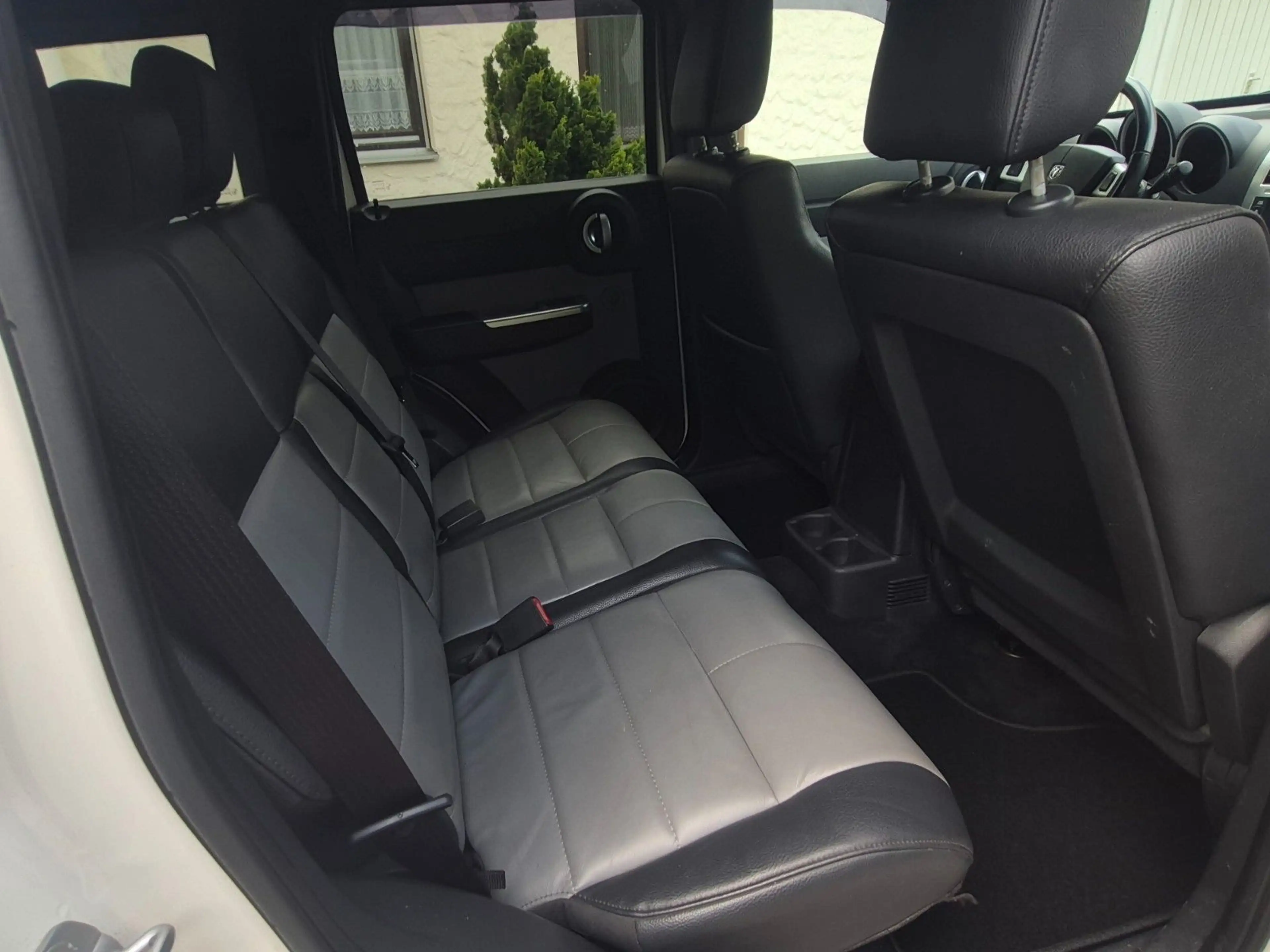 Dodge Nitro SXT — photo 6