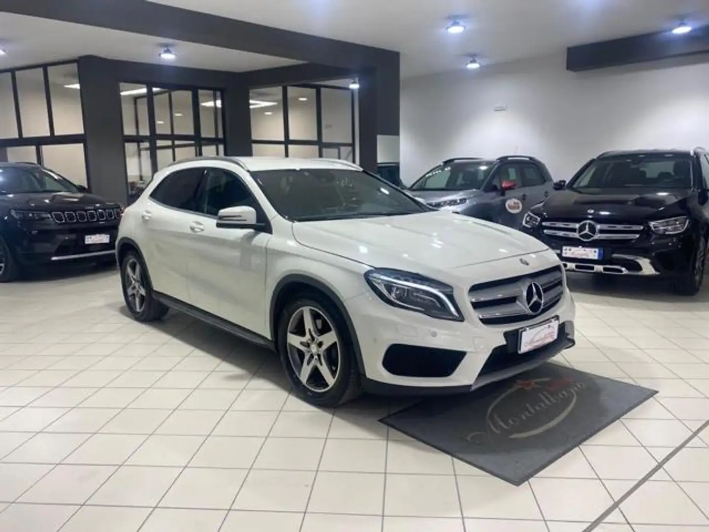 Mercedes-Benz GLA 220 d Automatic 4Matic Premium Weiß - 2