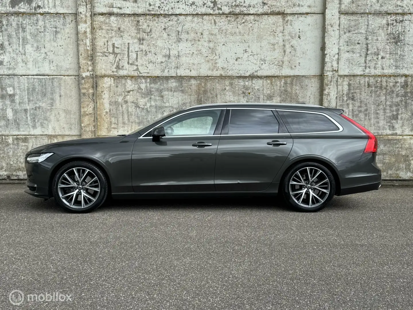 Volvo V90 2.0 T5 90th anniversary edition Leder/Trekhaak/Cam Grijs - 2