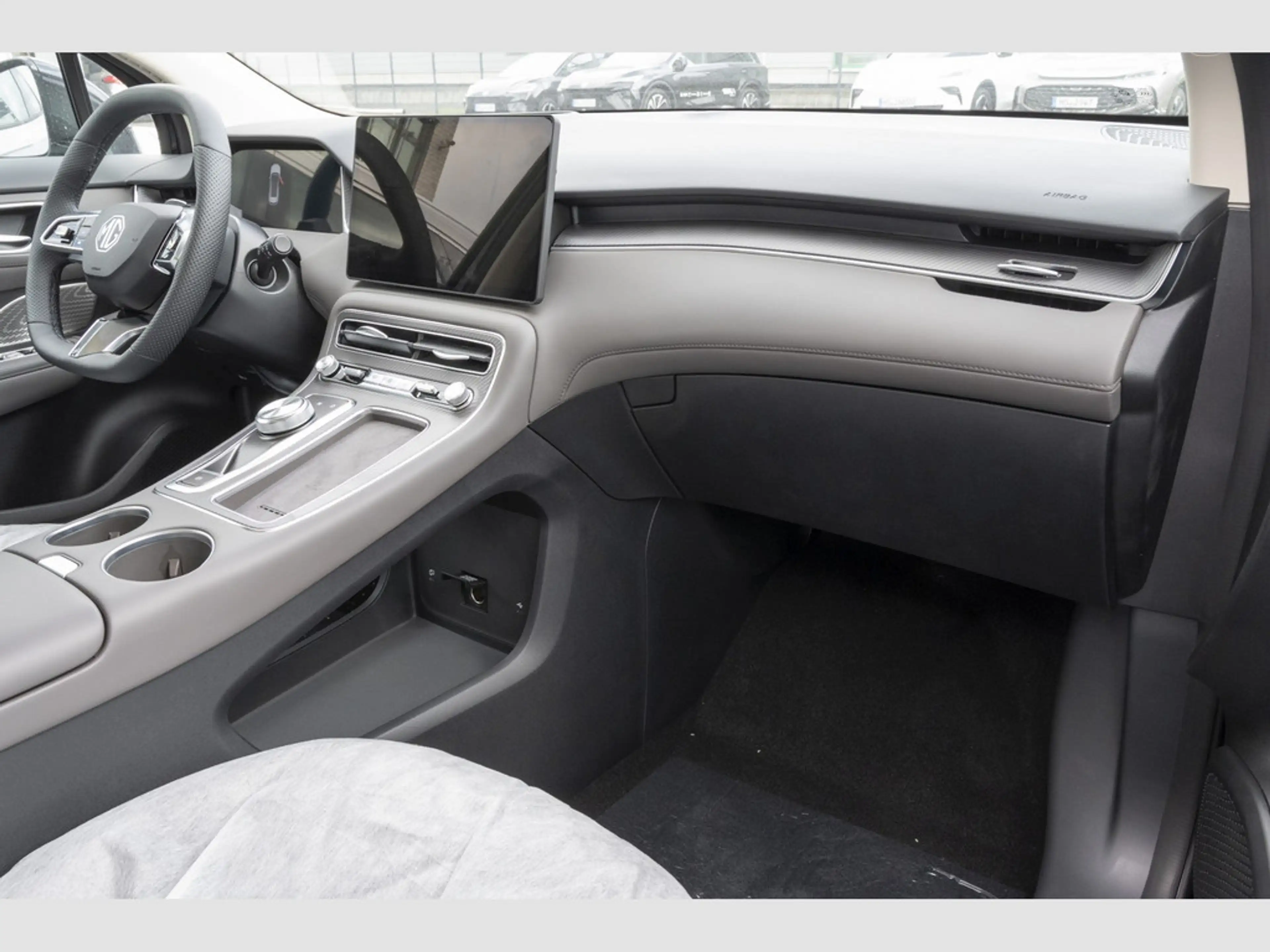 MG S6 EV LUX 180kW Panorama, SHZ, Navi, — photo 10