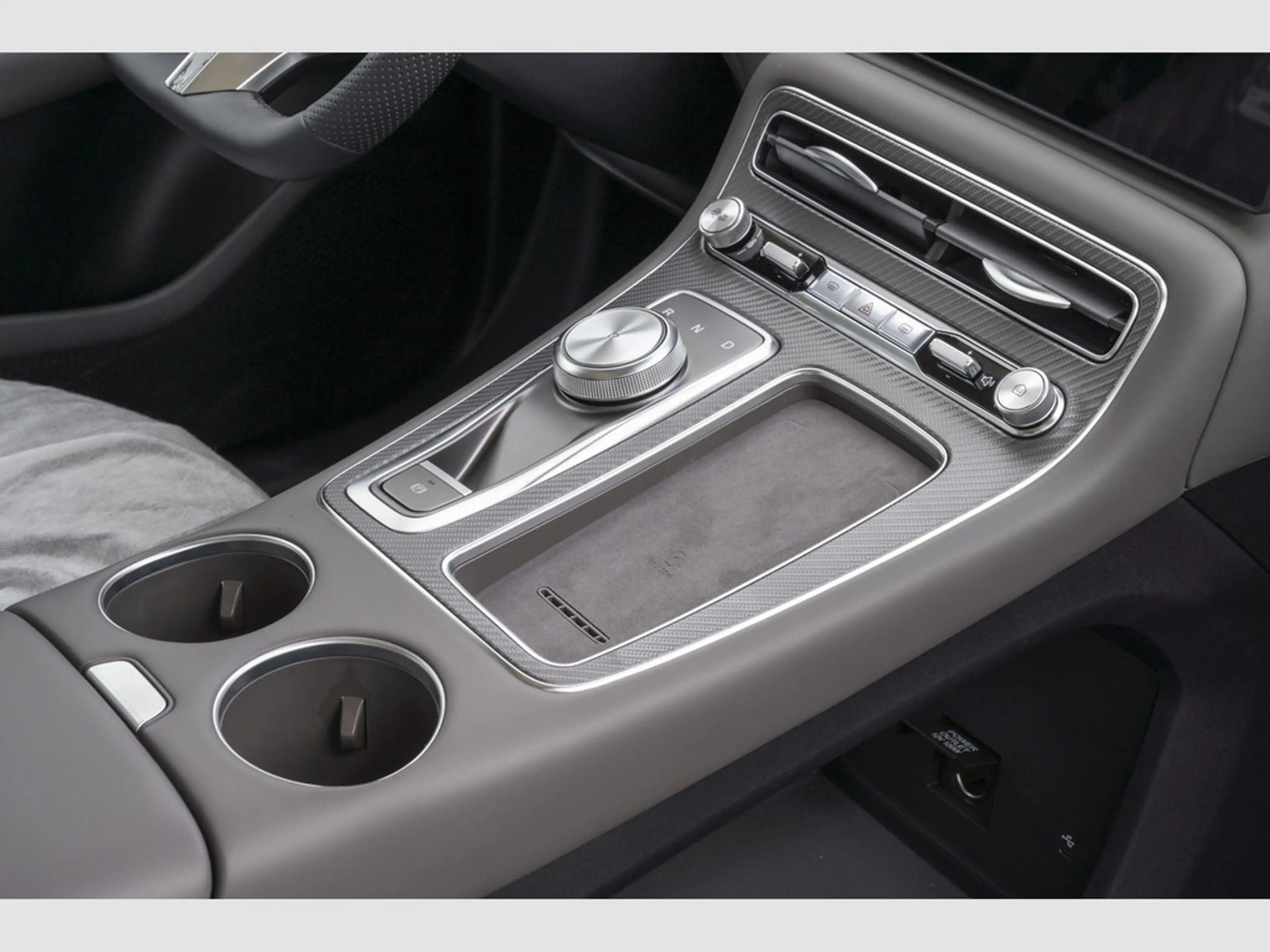 MG S6 EV LUX 180kW Panorama, SHZ, Navi, — photo 11