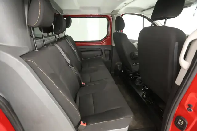 Renault Trafic view 3