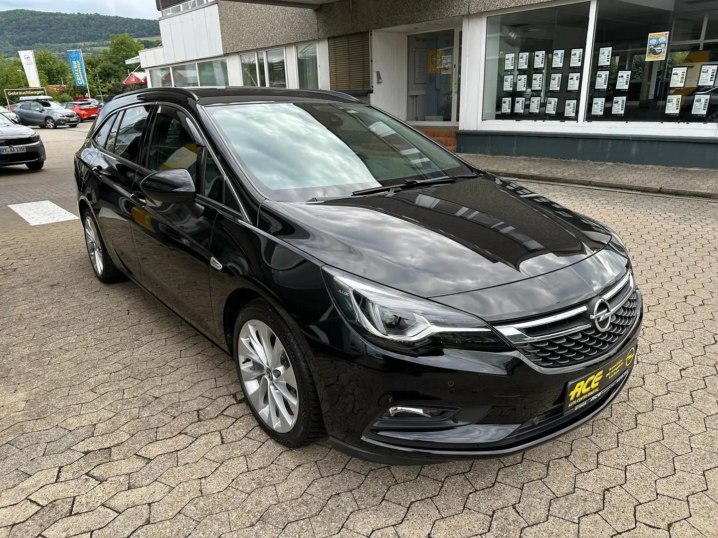 Opel Astra Sports Tourer 1,6 Turbo Ultimate Automatik*Navi* Noir - 2