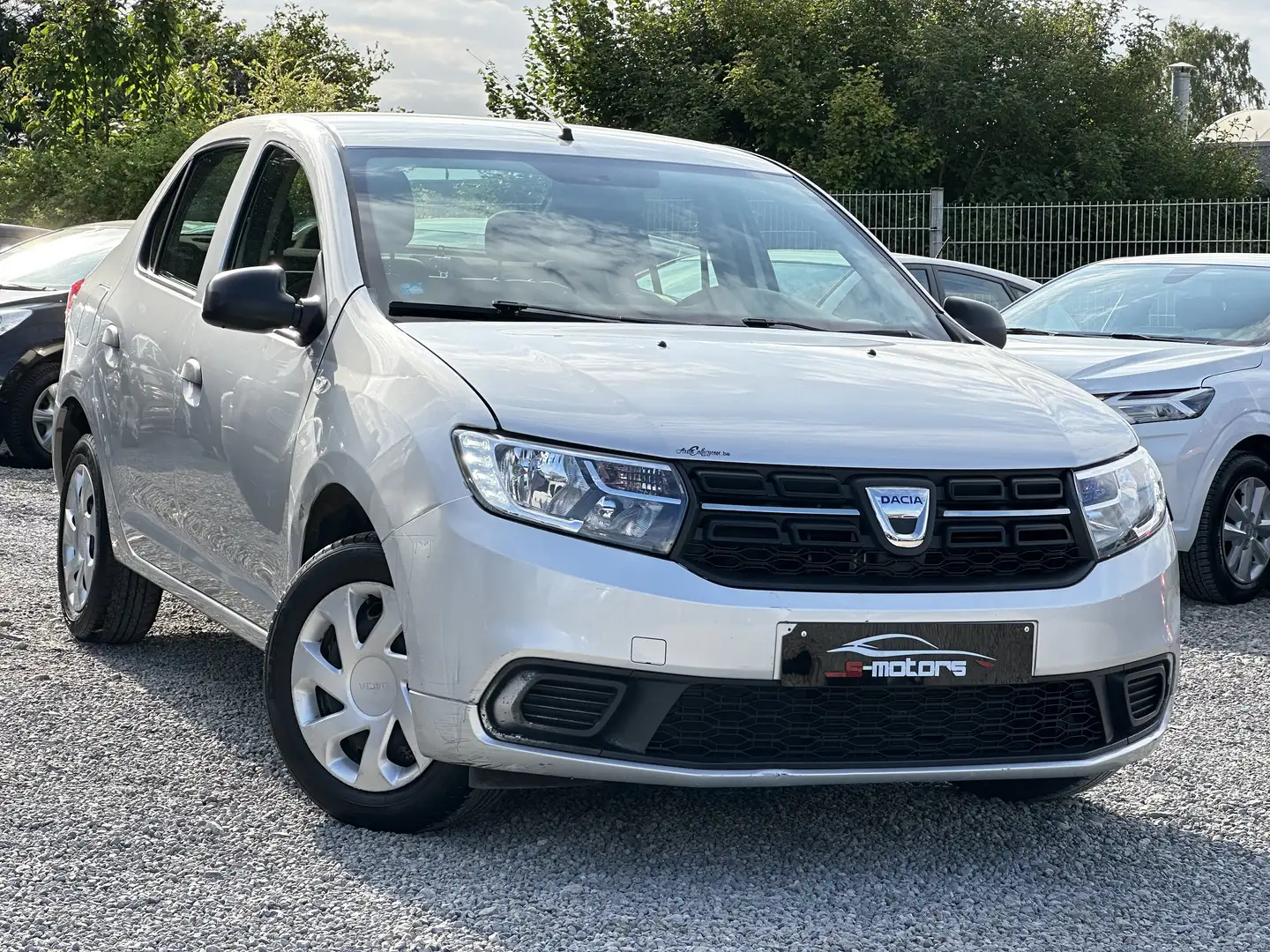 Dacia Logan Gris - 1