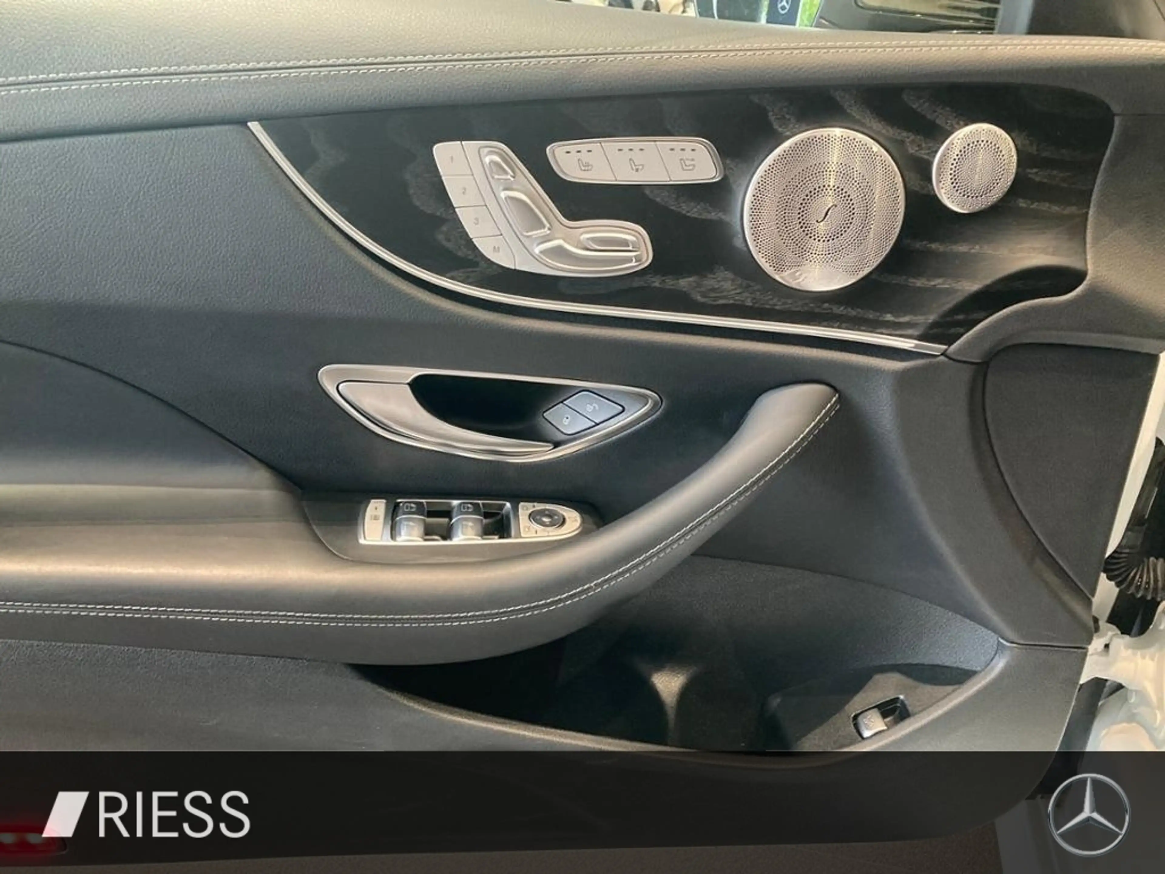 Mercedes-Benz E 53 AMG 4MATIC+ Cabriolet 360 ACC AUT Bel.Sitz — photo 8