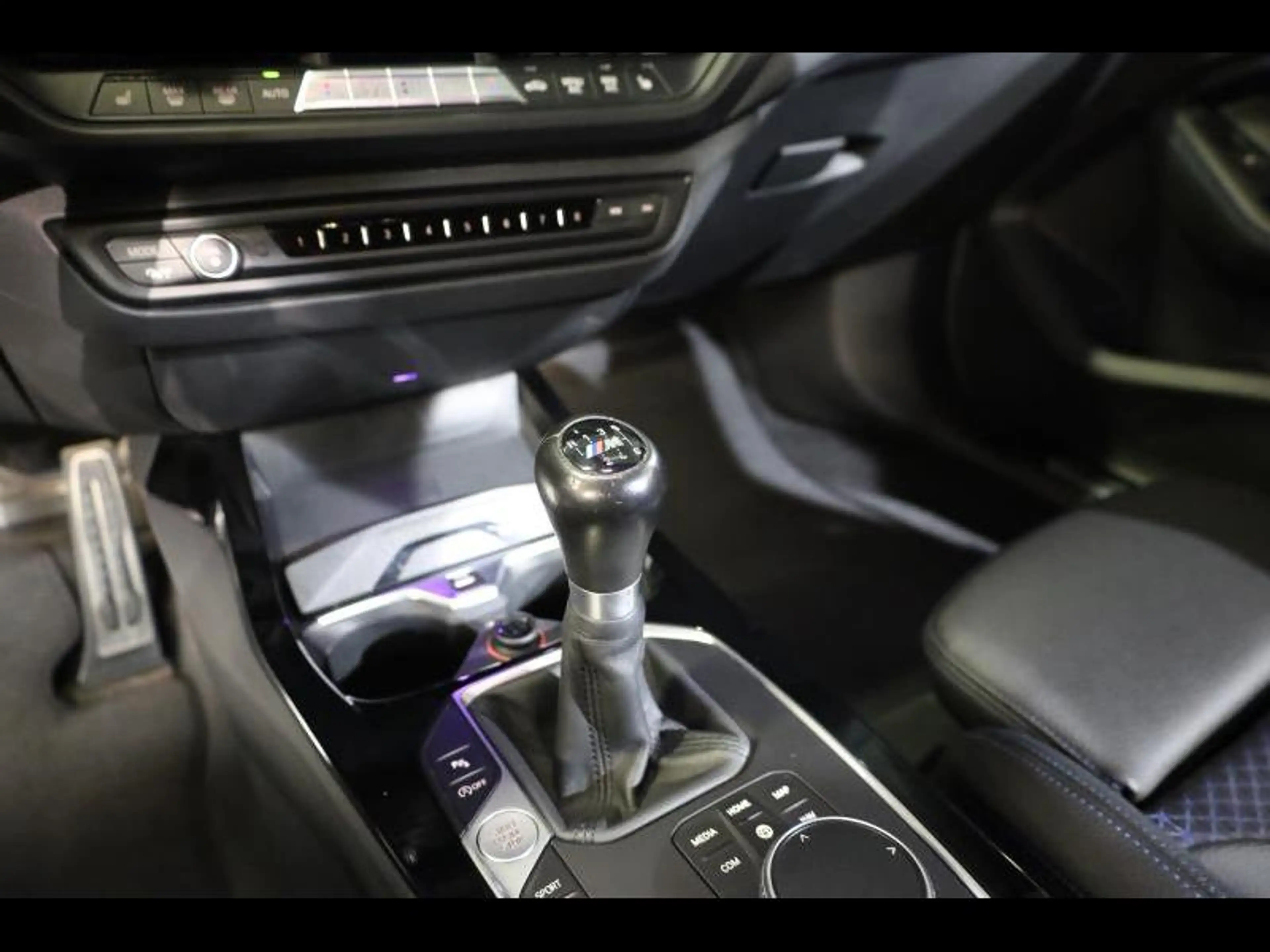 BMW 118 i Hatch Kit M Sport — photo 12