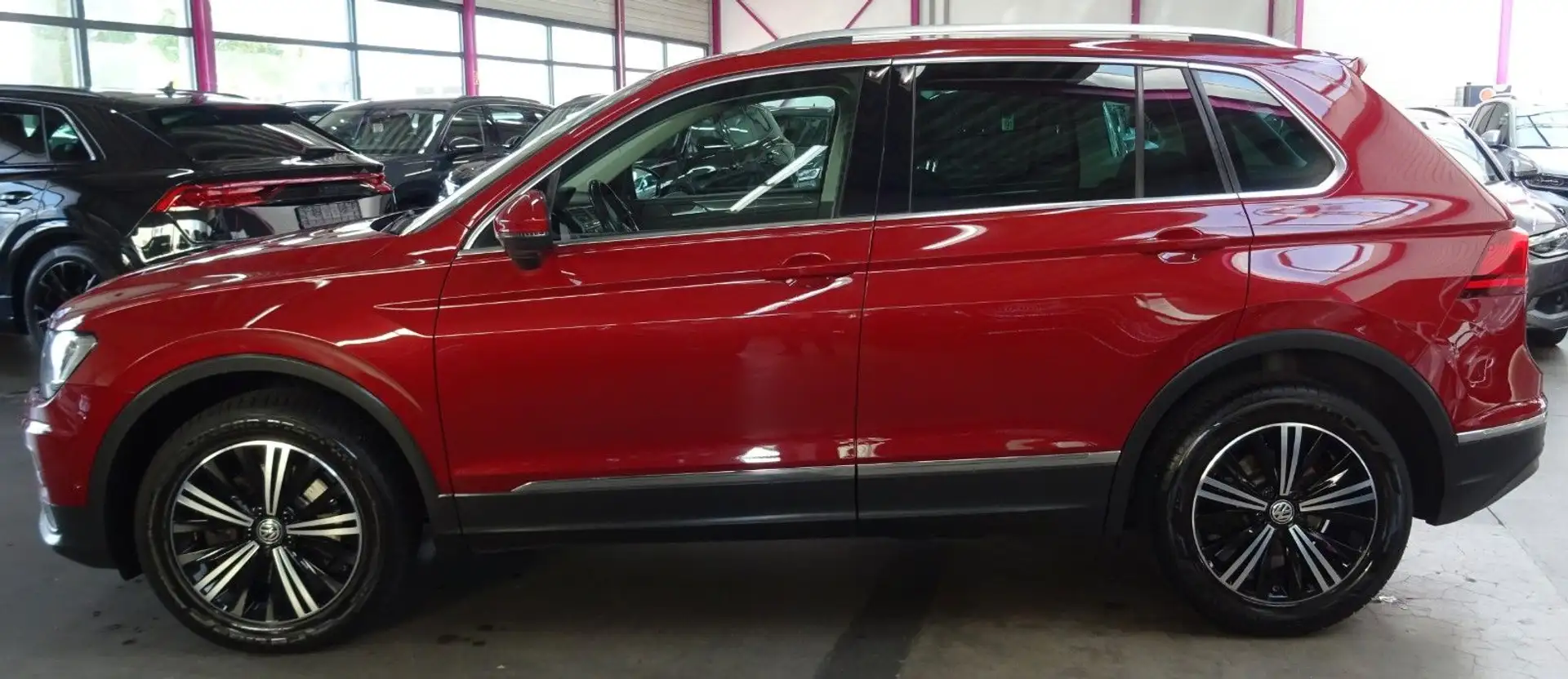 Volkswagen Tiguan TIGUAN Highline 2.0 TDI 4M.*PANO*AHK*ACC*CAM* Rot - 2