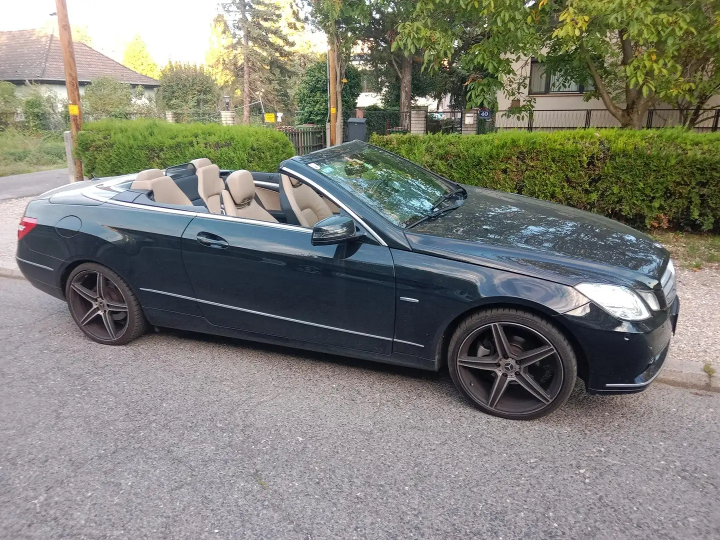 Mercedes-Benz E 200 E 200 CGI BlueEfficiency Schwarz - 1