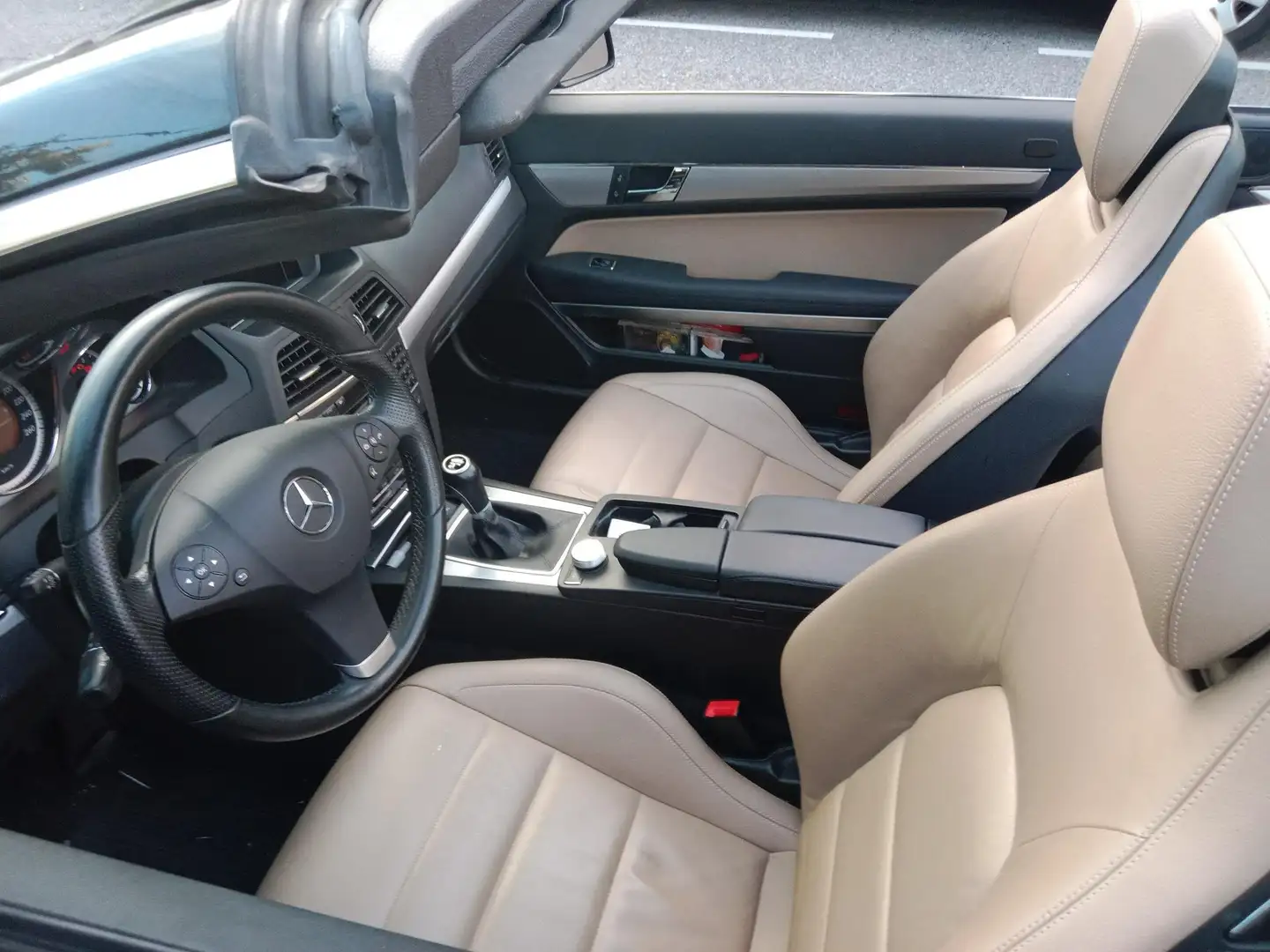 Mercedes-Benz E 200 E 200 CGI BlueEfficiency Schwarz - 2