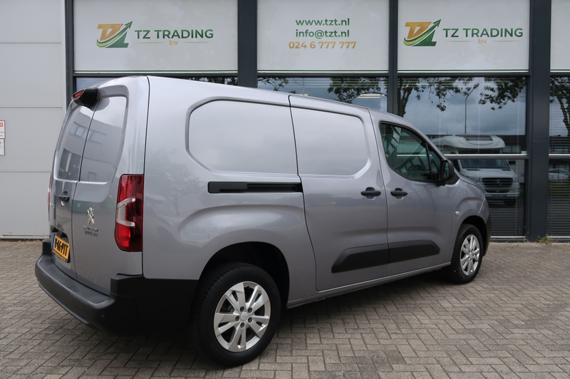 Peugeot Partner 1.2 P.T. Premium Lange uitvoering met benzinemotor — photo 6