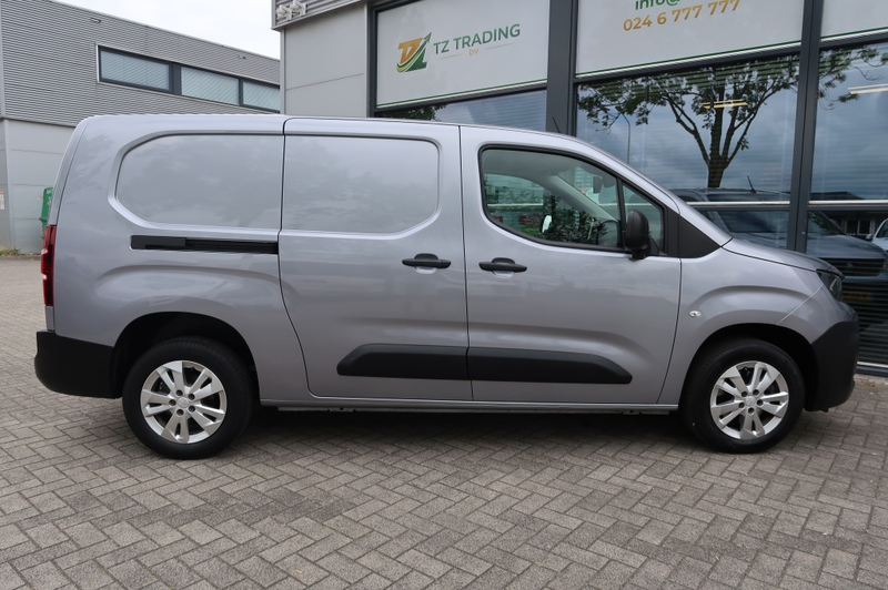Peugeot Partner 1.2 P.T. Premium Lange uitvoering met benzinemotor — photo 5