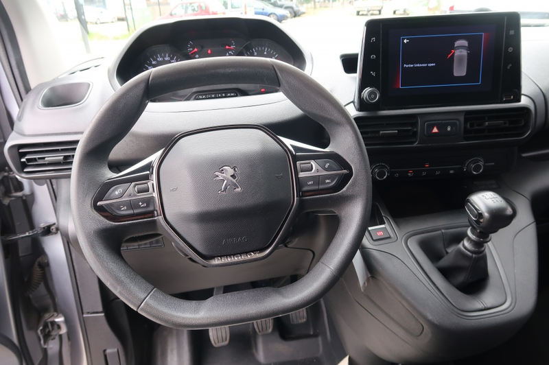 Peugeot Partner 1.2 P.T. Premium Lange uitvoering met benzinemotor — photo 4