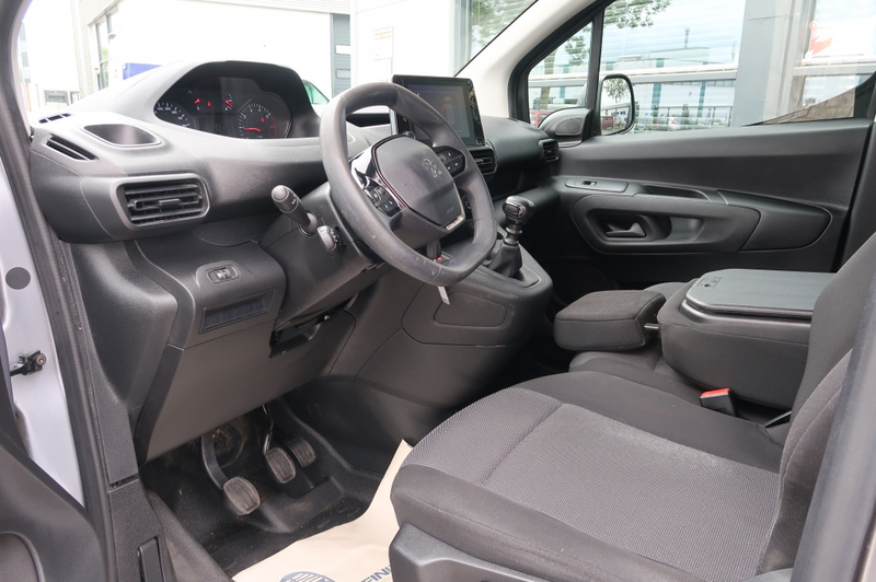 Peugeot Partner 1.2 P.T. Premium Lange uitvoering met benzinemotor — photo 10