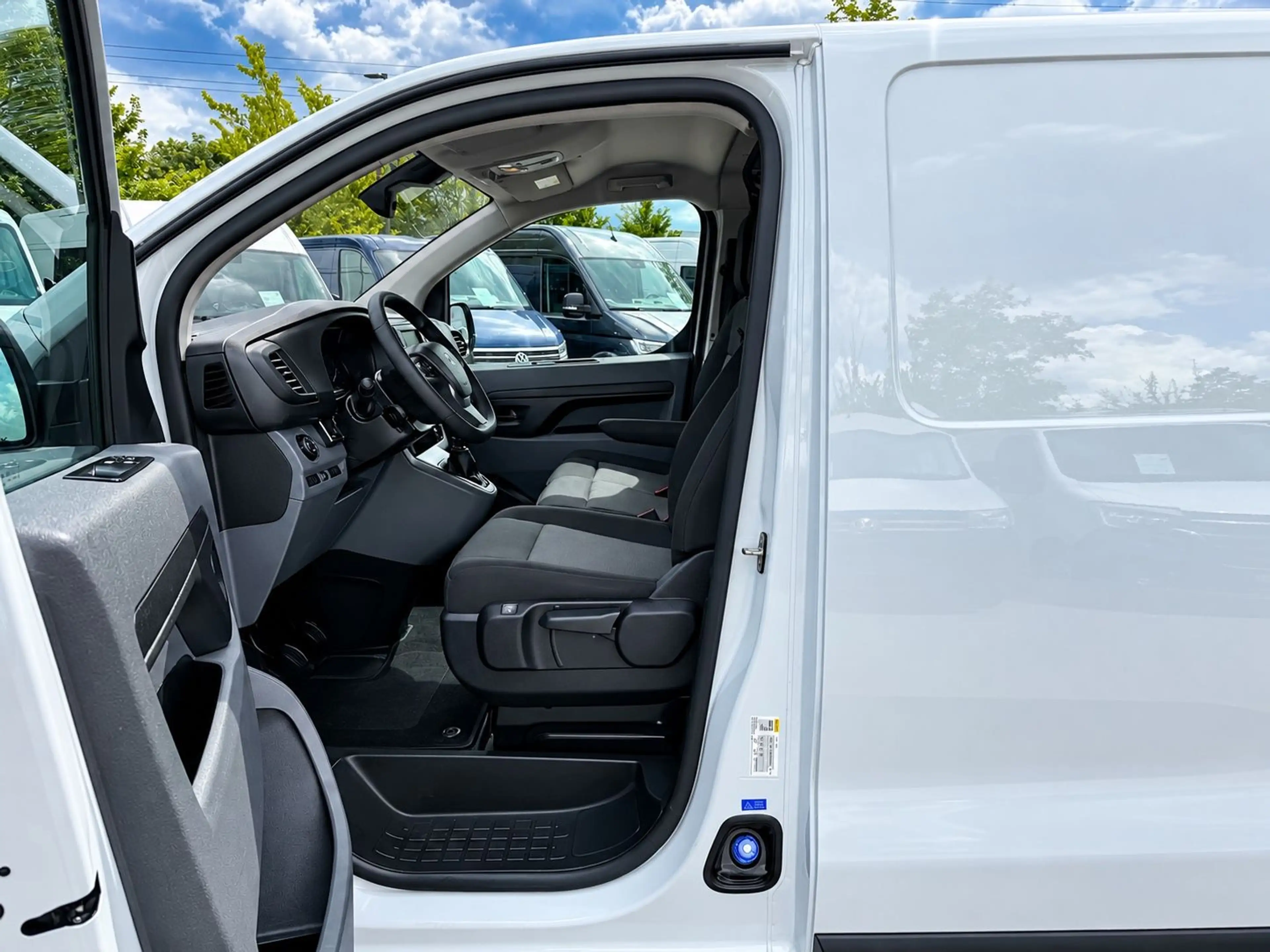 Peugeot Expert 2.0 HDI Premium L2 KLIMA NAVI TEMP AHK — photo 8