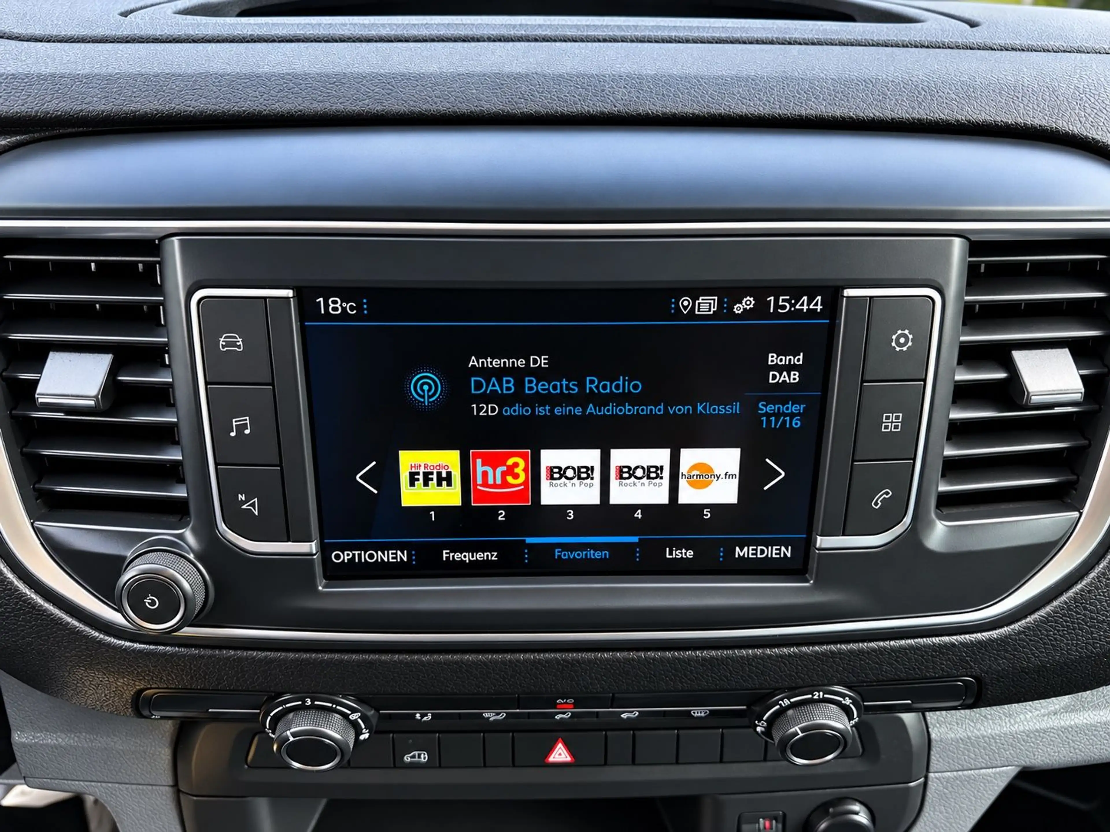 Peugeot Expert 2.0 HDI Premium L2 KLIMA NAVI TEMP AHK — photo 15