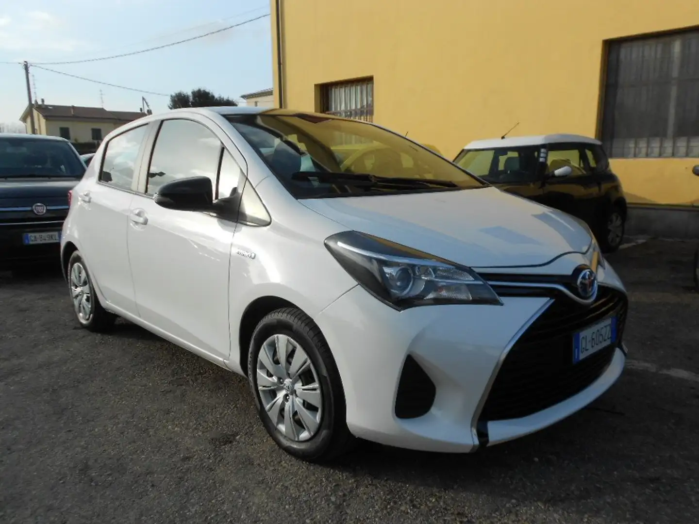 Toyota Yaris 1.5 Active Hybrid automatica ok neopatentati Bianco - 2