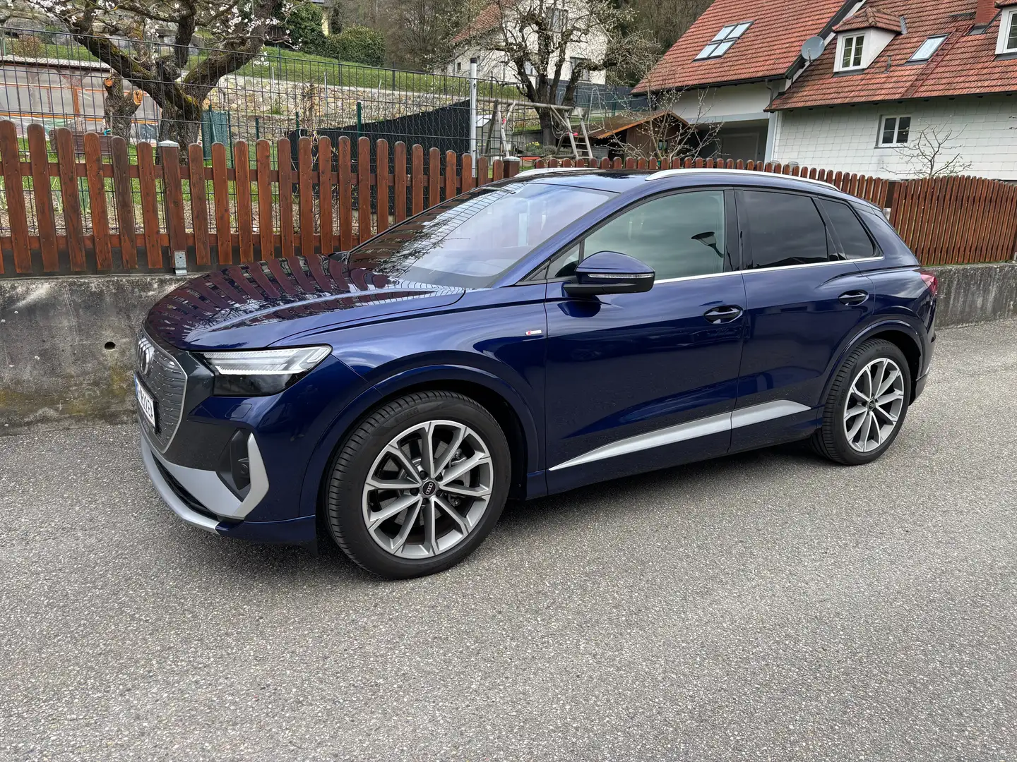 Audi Q4 e-tron 45 quattro*20*S-Line*Sportsitze AHV*LED Matrix Blau - 1