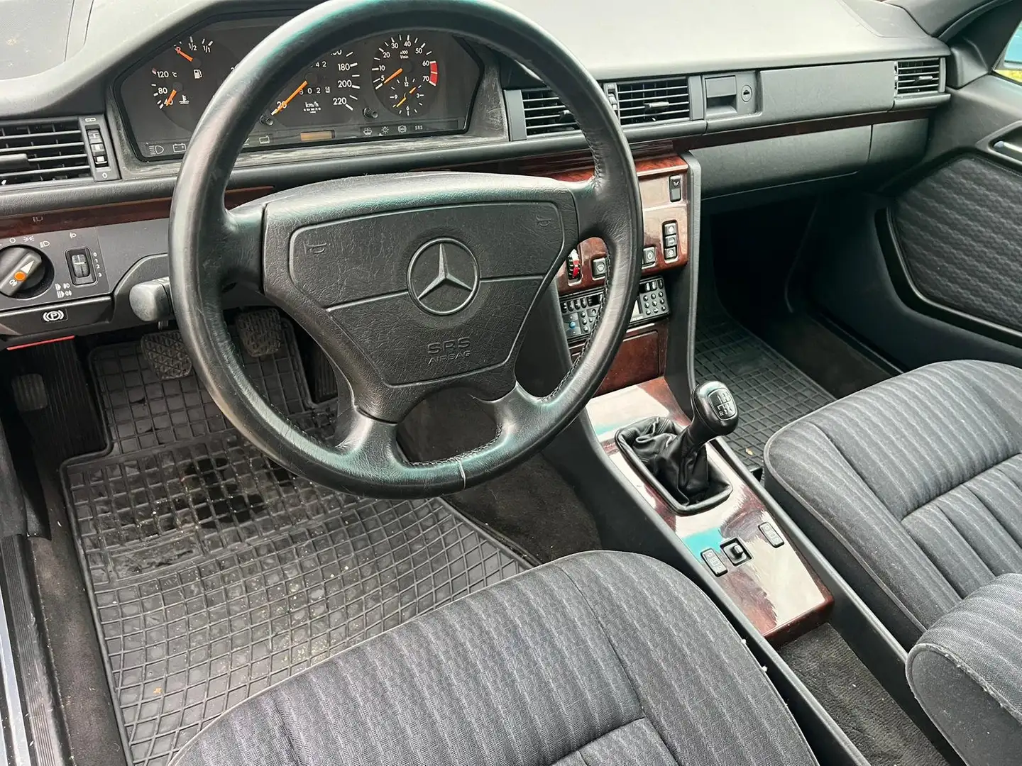 Mercedes-Benz E 200 E (124) 200 E Siyah - 1