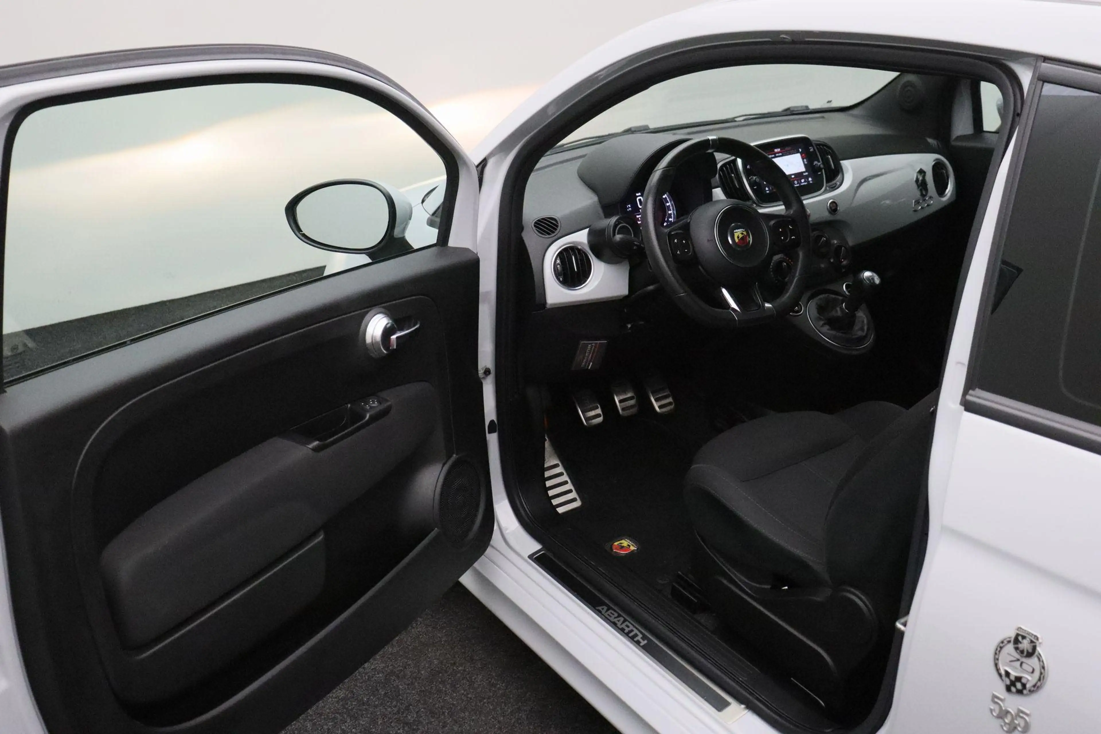 Fiat 500 Abarth 1.4 T-Jet 595 2019 | Goed Onderhouden | Navigatie — photo 5