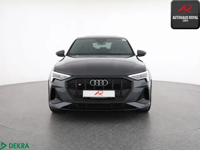 Audi E-Tron view 8