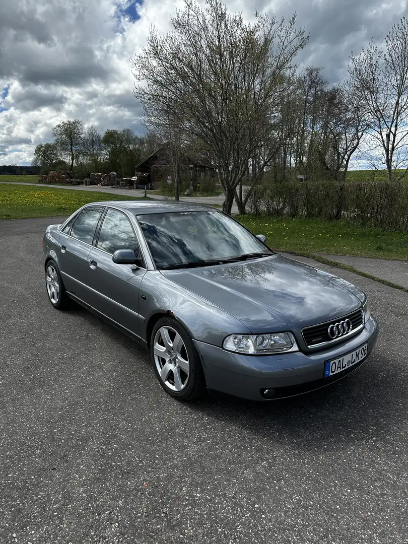 Audi A4 2.4 quattro - 1