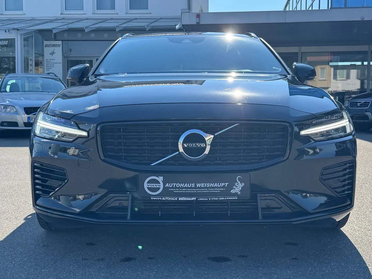 Volvo V60 T8*R-Design*NP 70.800*AWD*AHK*ACC*H&K*Keyl Noir - 2