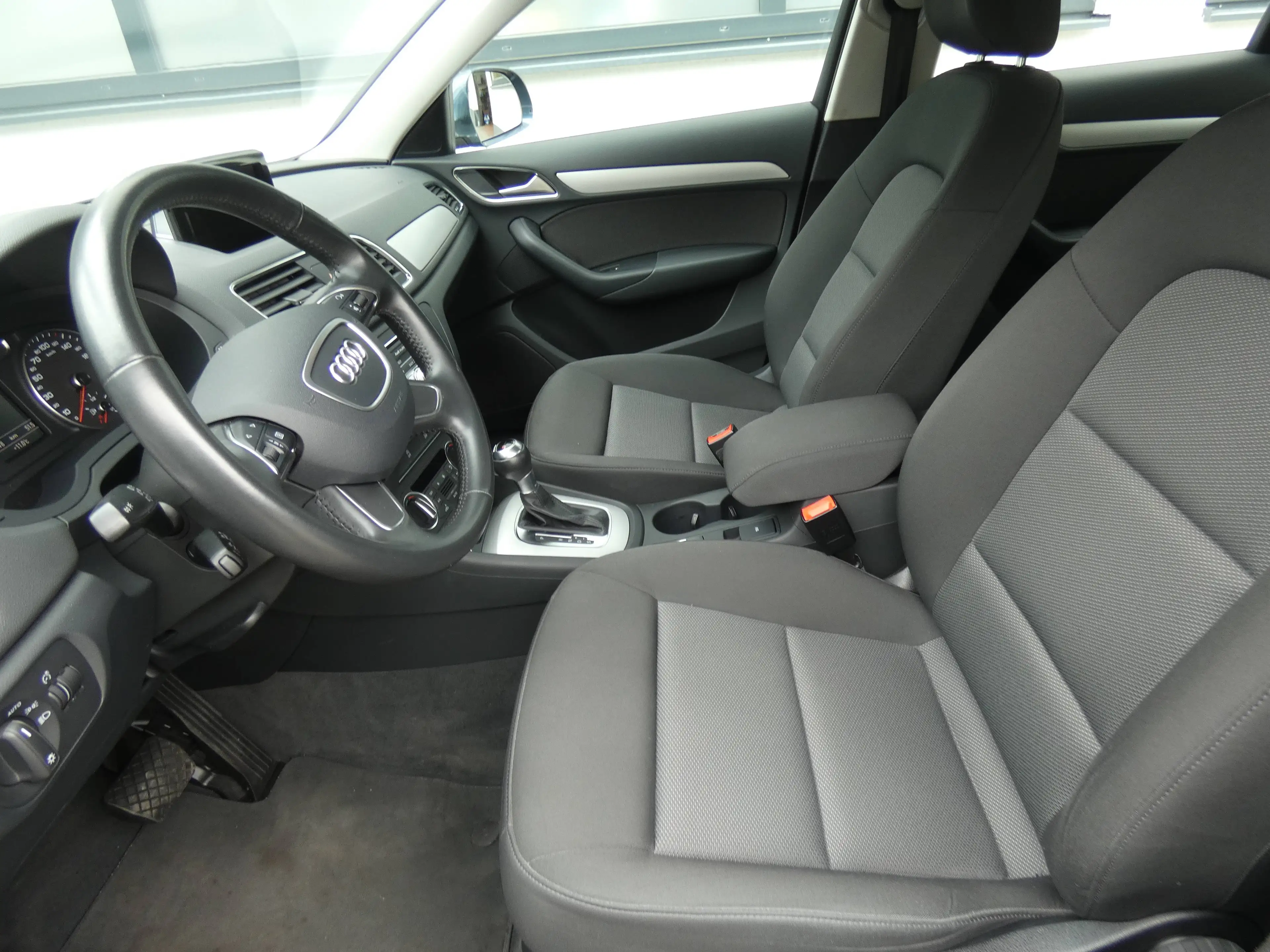 Audi Q3 Automatik — photo 11