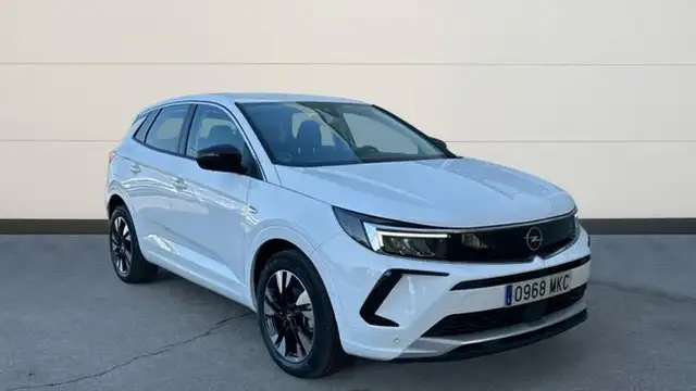 Opel Grandland 1.2 TURBO DESIGN & TECH 130 5P