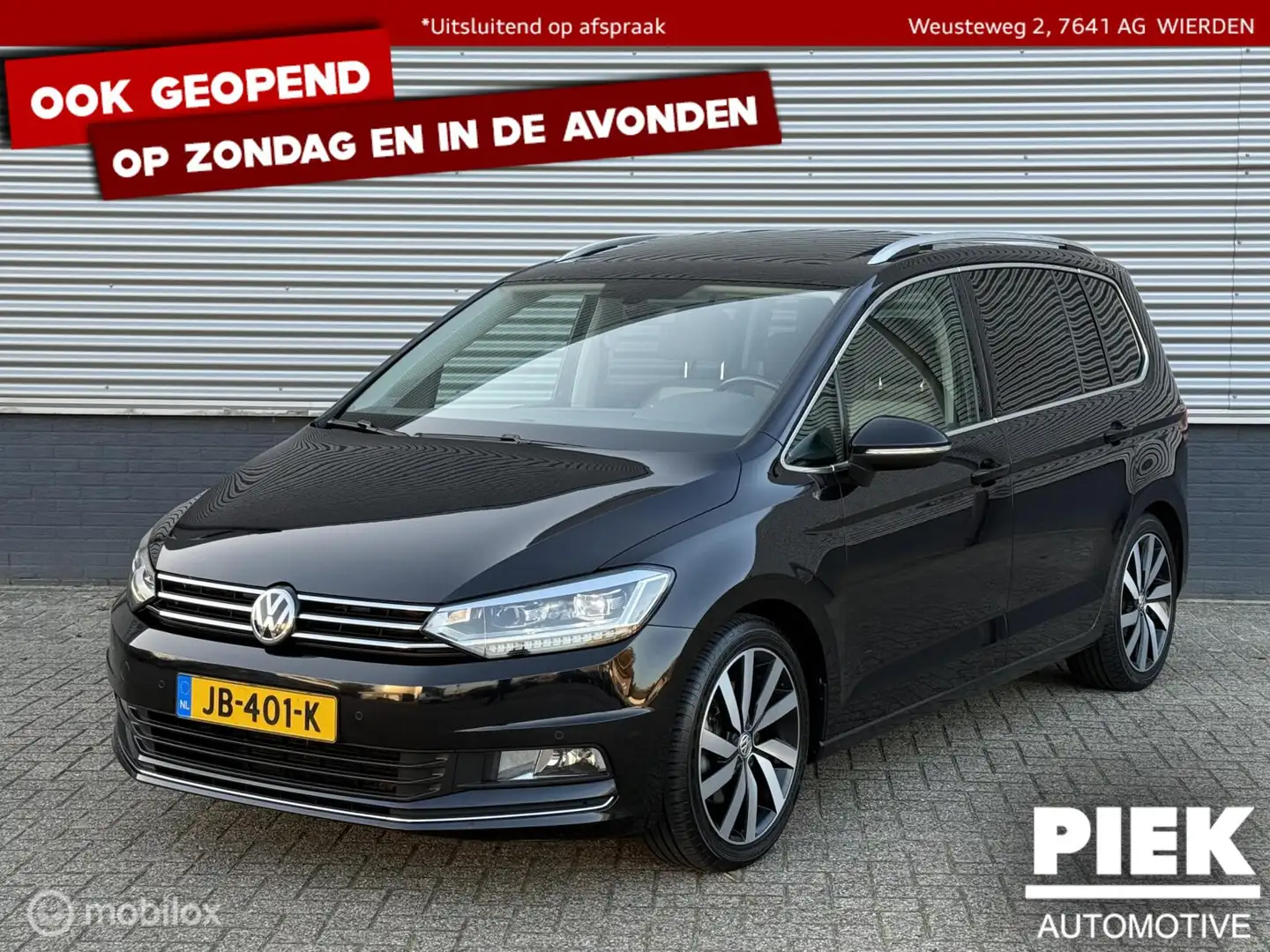 Volkswagen Touran 1.2 TSI Highline 7p PANORAMADAK, TOPSTAAT Zwart - 1
