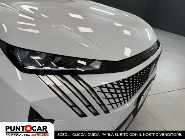 Peugeot 3008 view 4