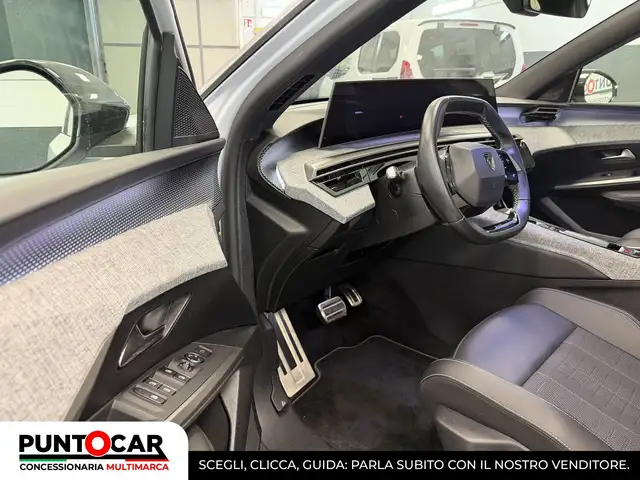 Peugeot 3008 view 12