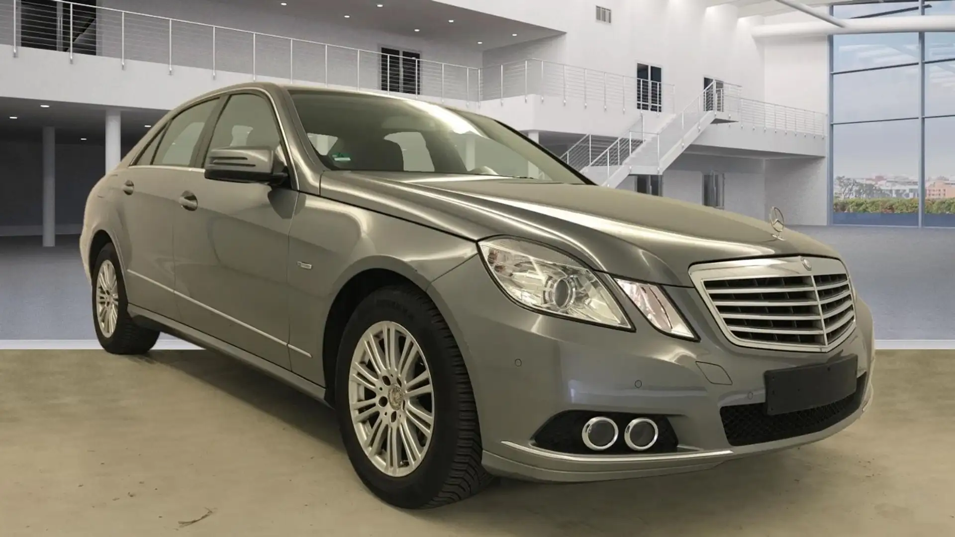 Mercedes-Benz E 220 E -Klasse Lim. E 220 CDI BlueEfficiency Argent - 1