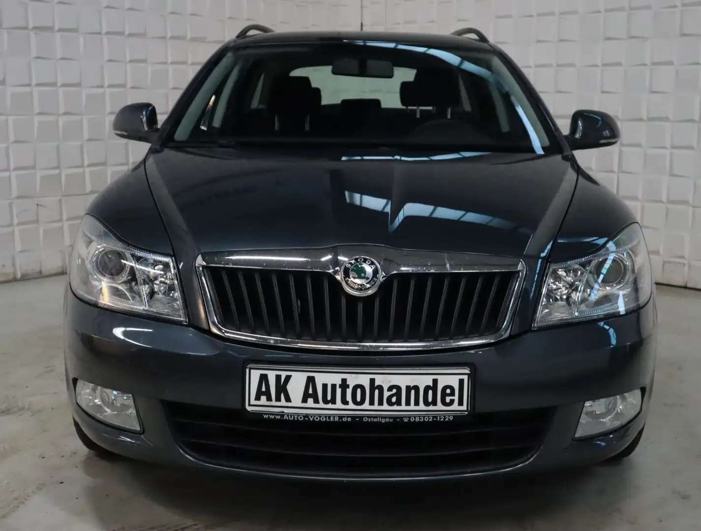 Skoda Octavia Combi Ambiente Klima Tempomat PDC Grau - 2