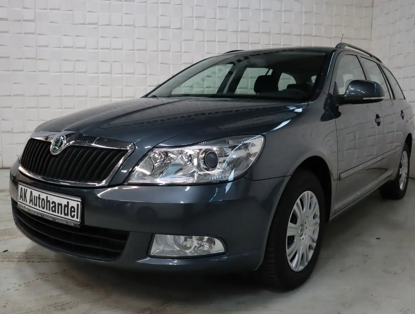 Skoda Octavia Combi Ambiente Klima Tempomat PDC Grau - 1