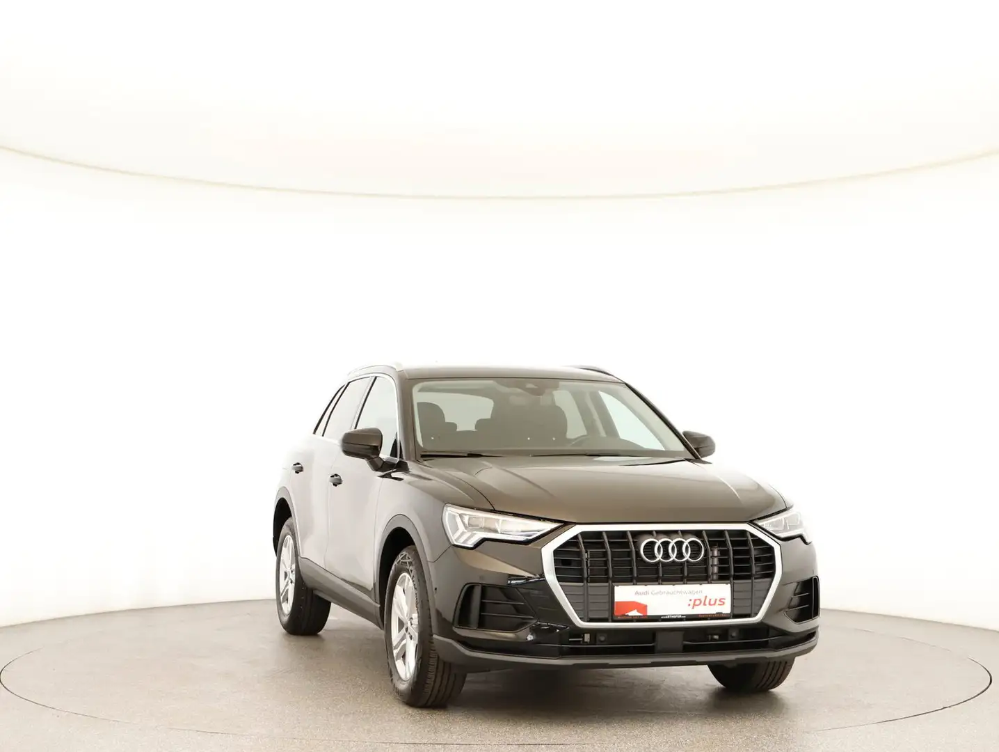 Audi Q3 e-tron 45 TFSI e Schwarz - 2