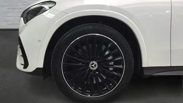 Mercedes-Benz GLC view 5