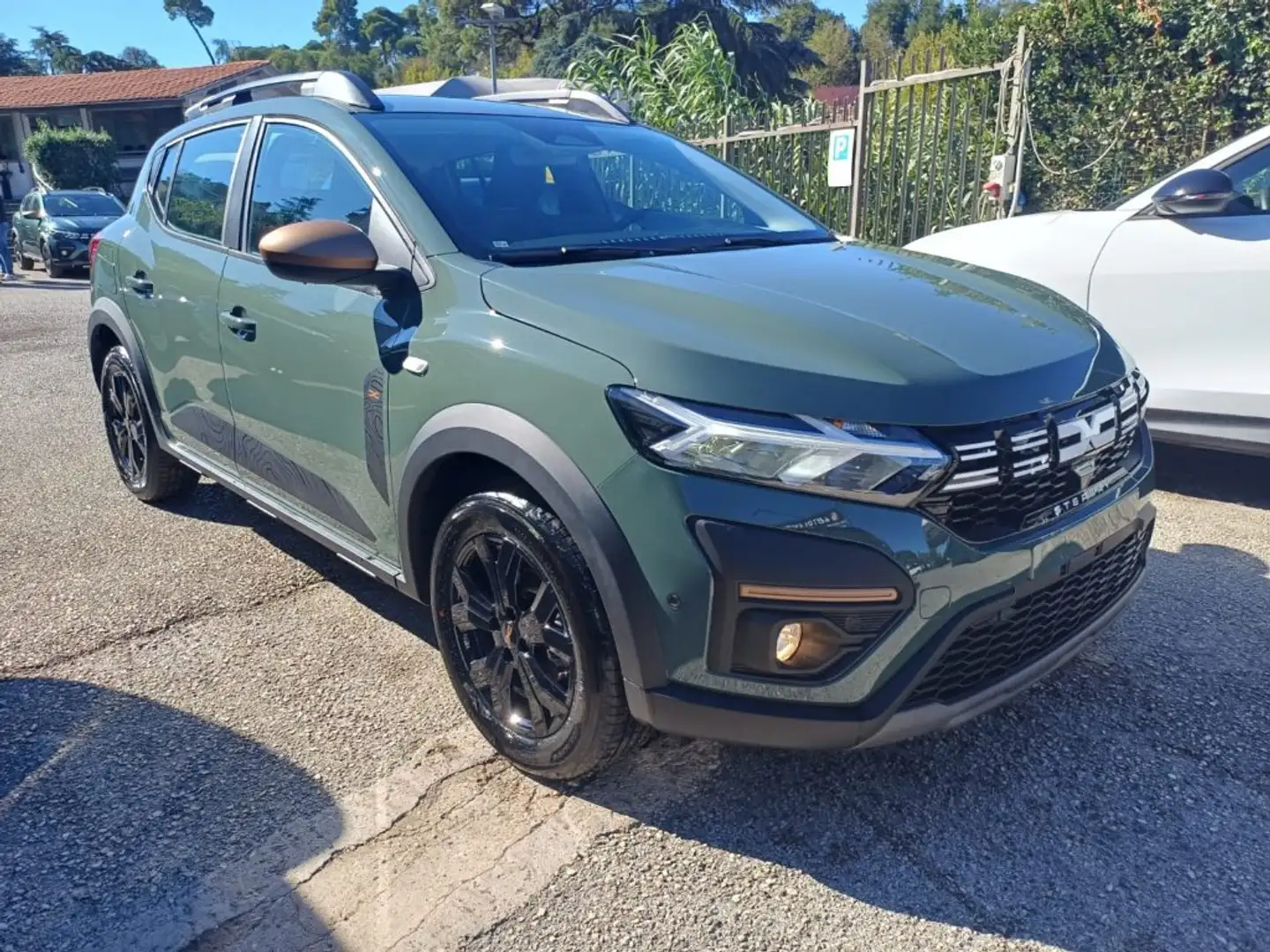 Dacia Sandero STEPWAY 1.0 TCE EXTREME ECO-G 100CV CAM PACKSAFETY Verde - 1