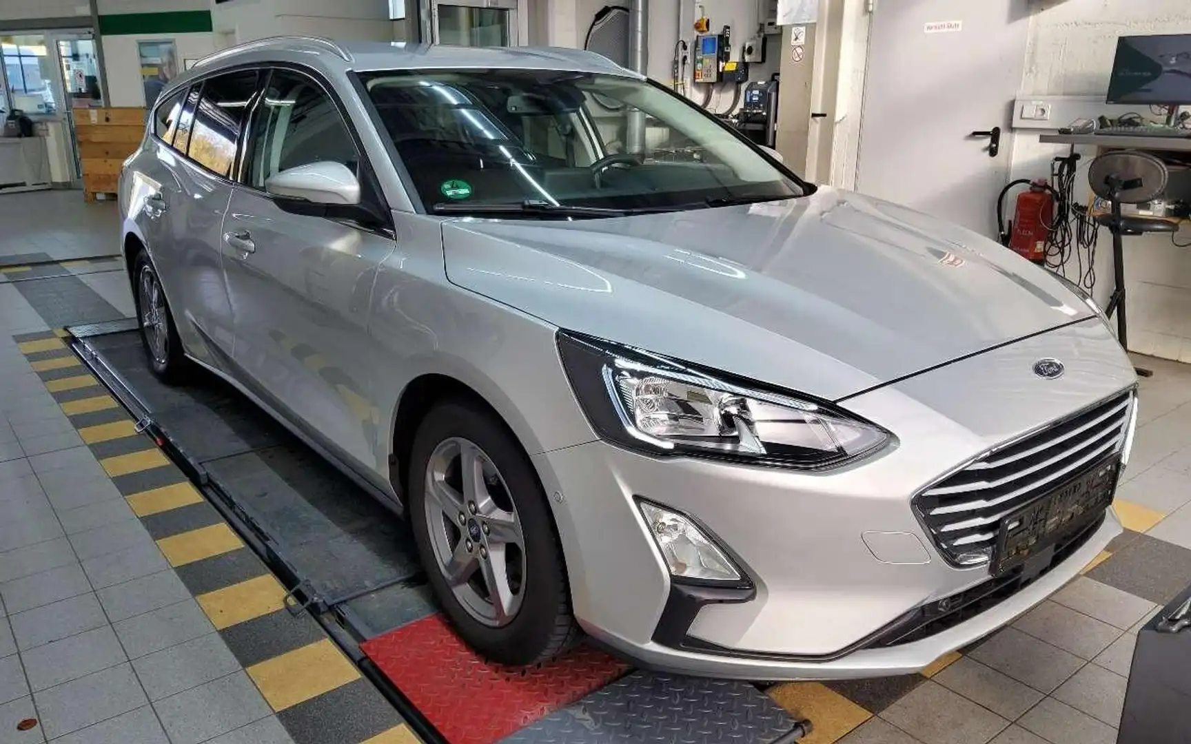 Ford Focus Turnier Cool & Connect Automatik LED 1. Hd Zilver - 2