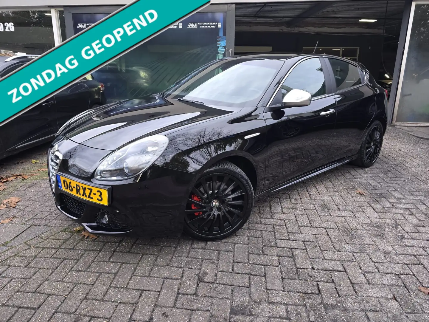 Alfa Romeo Giulietta 1.4 T Distinctive | 1E EIGENAAR | 12MND GARANTIE | Zwart - 1
